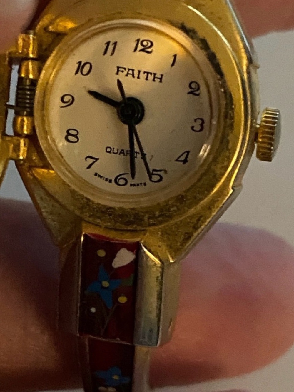 SWISS MADE Gold-Tone Red Floral Enamel Bangle Bracelet! Beautiful! - Picture 9 of 9